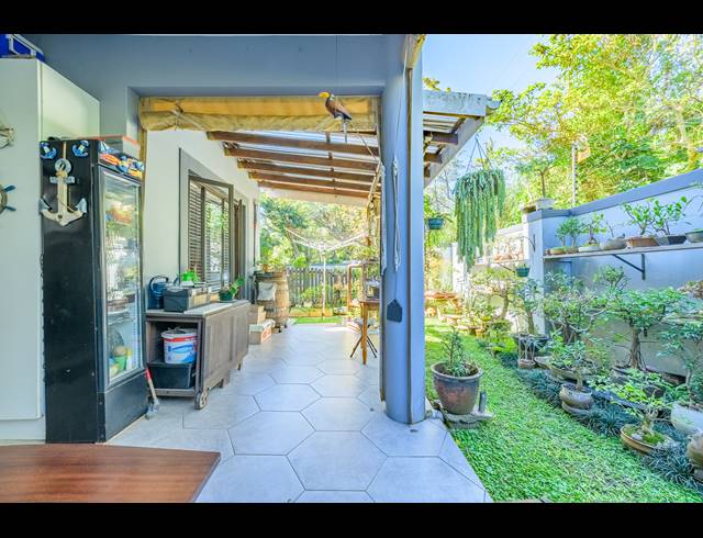 2 BEDROOM APARTMENT FOR SALE IN SHEFFIELD BEACH